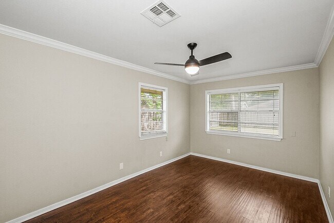 Building Photo - 5037 W 43rd St