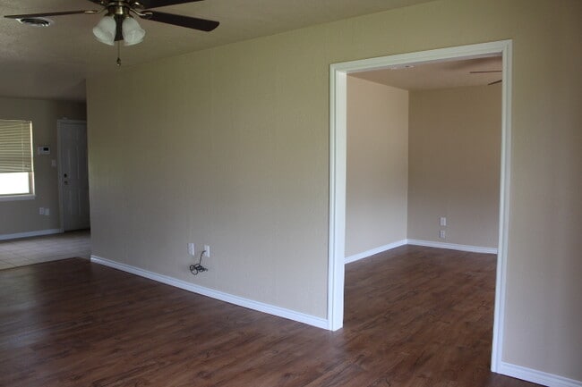 Building Photo - Pet friendly!!