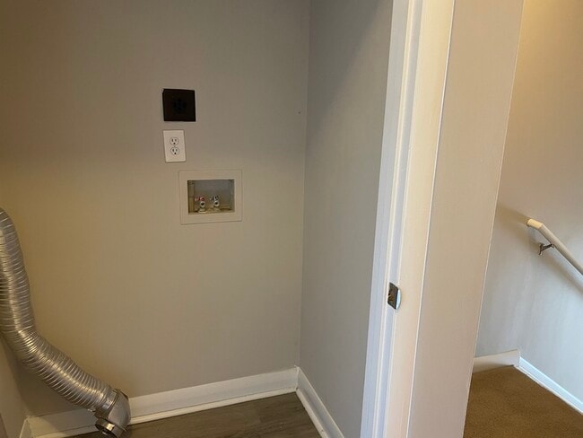 Building Photo - 566 New Bern Station Ct