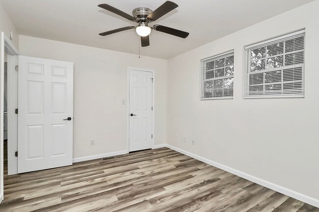 Building Photo - Rent Special on Affordable Duplex in Ender...