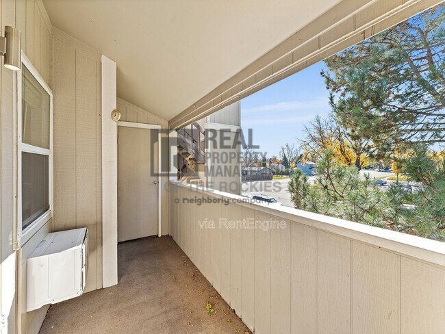 Building Photo - 512 E Monroe Dr