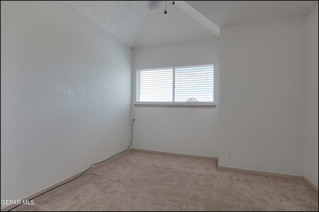 Building Photo - 894 Melville Ln