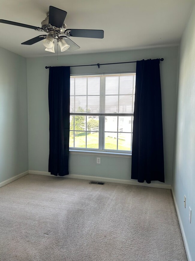 Building Photo - 941 Lansdowne Rd