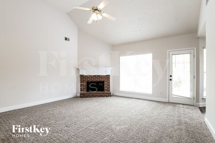 Building Photo - 807 Lazy Ln