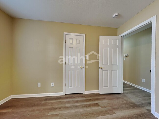 Building Photo - 5404 Silver Grove Ln