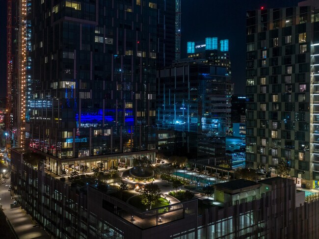 Building Photo - Brand New Luxury unit in the Heart of Downdown LA