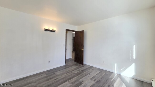 Building Photo - 388 Garibaldi Ave