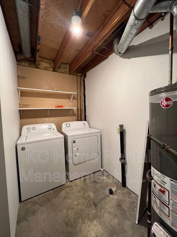 Building Photo - 8704 N Shannon Ave