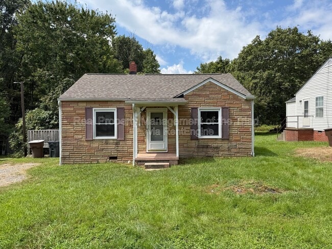 Building Photo - 903 Willard St
