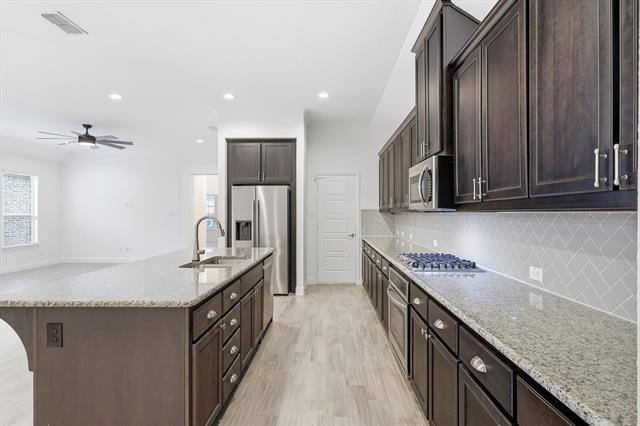 Building Photo - 916 10th St