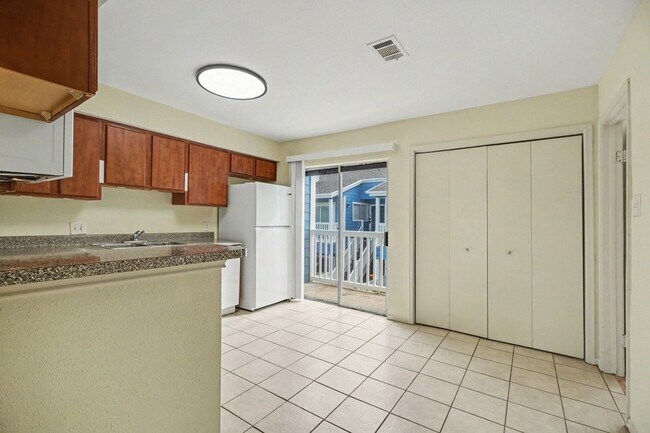 Building Photo - 3506 Cove View Blvd