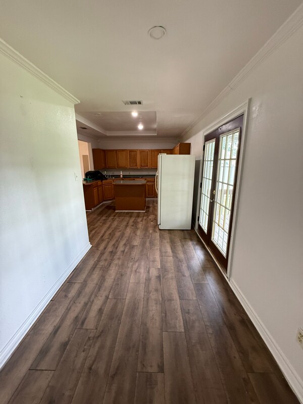 Building Photo - 727 Circle Dr