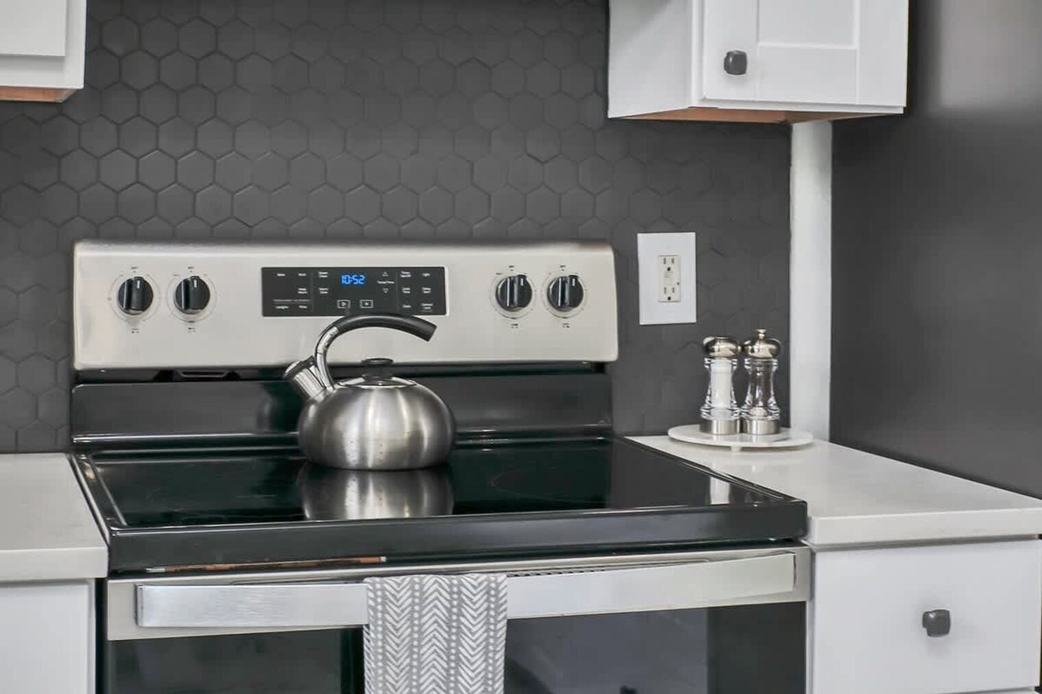 Building Photo - 242 Blue Jay Way