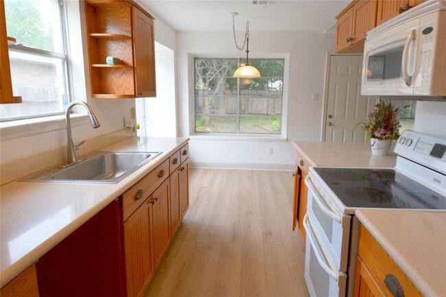 Building Photo - 10321 Long River Dr