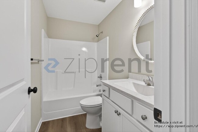 Building Photo - 1511 Fort Bragg Rd