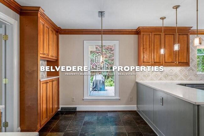 Building Photo - 4 bed in Hamilton Lakes