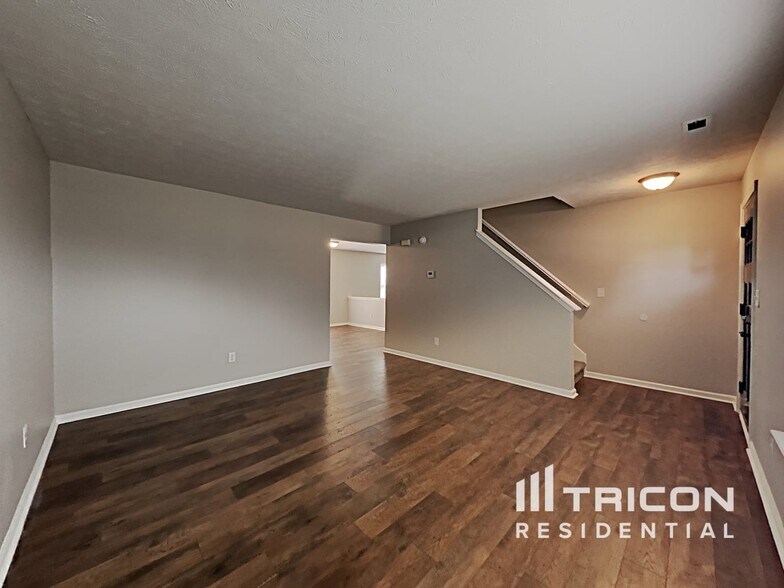 Building Photo - 722 Bluff Creek Dr