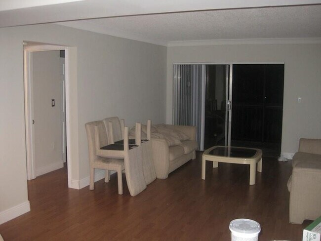 Building Photo - 711 N Pine Island Rd