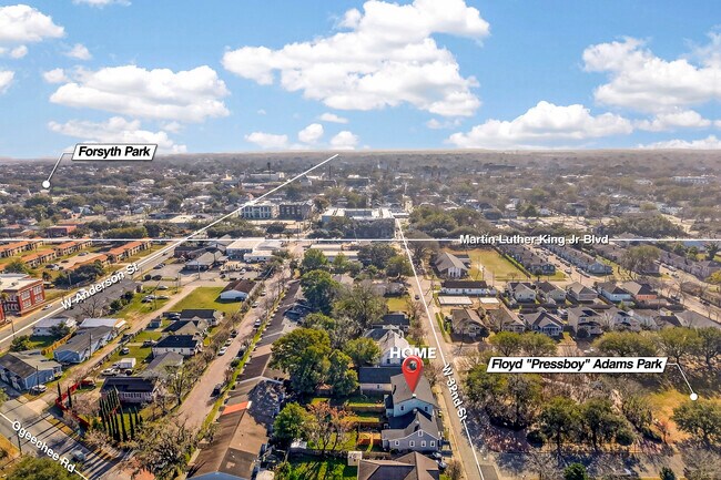 Building Photo - Renovated Historic Home