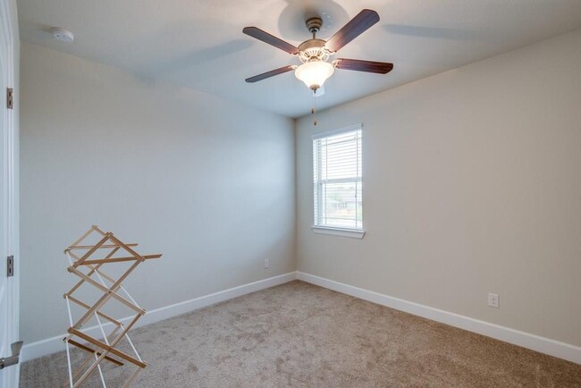 Building Photo - 708 Garner Park Dr