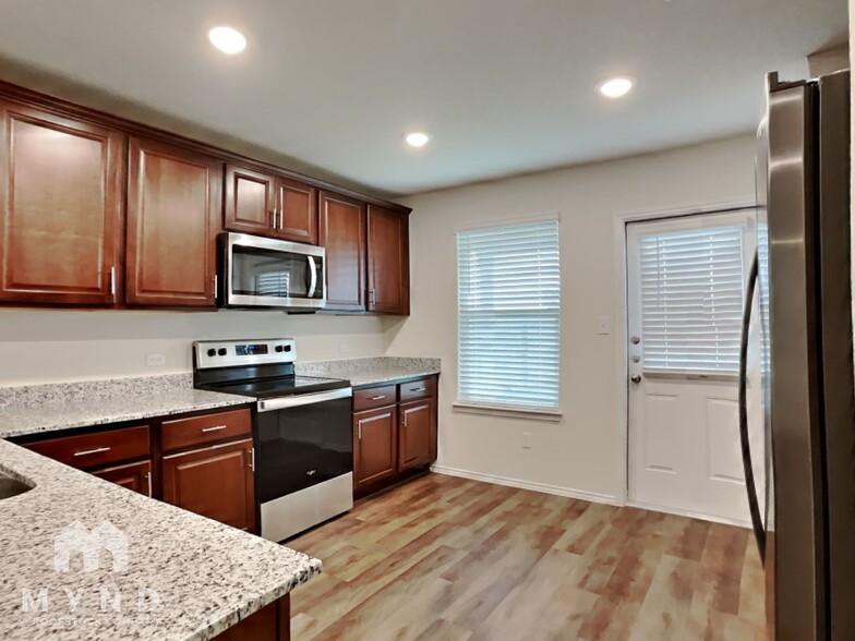 Building Photo - 707 Wild Olive Wy