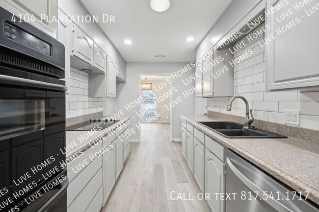 Building Photo - 4104 Plantation Dr