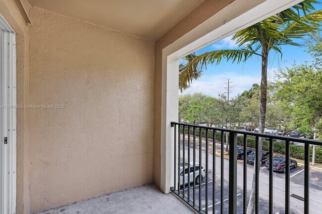 Building Photo - 4852 N State Rd 7