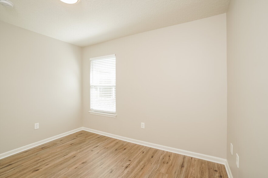 Building Photo - 2731 Creek Ridge Dr