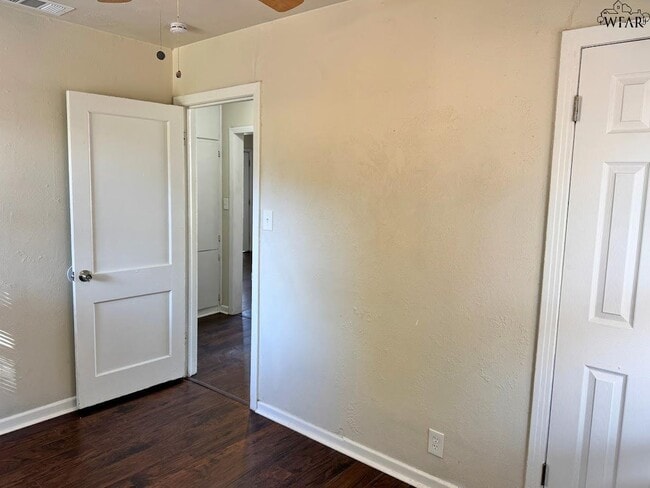 Building Photo - 1627 Oceola Ave