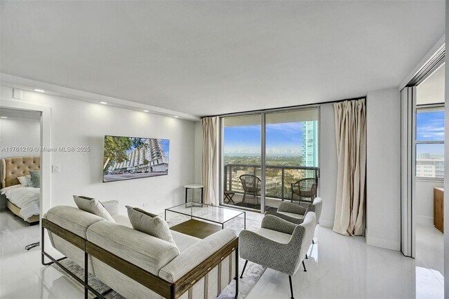 Building Photo - 6039 Collins Ave