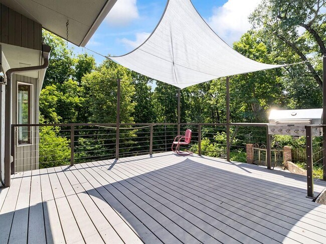 Building Photo - 1113 E Walnut St