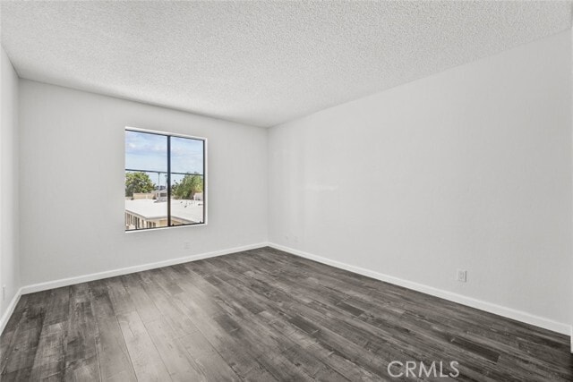 Building Photo - 520 E Elmwood Ave
