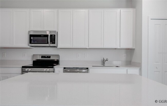 Building Photo - 3290 Laurent Lp