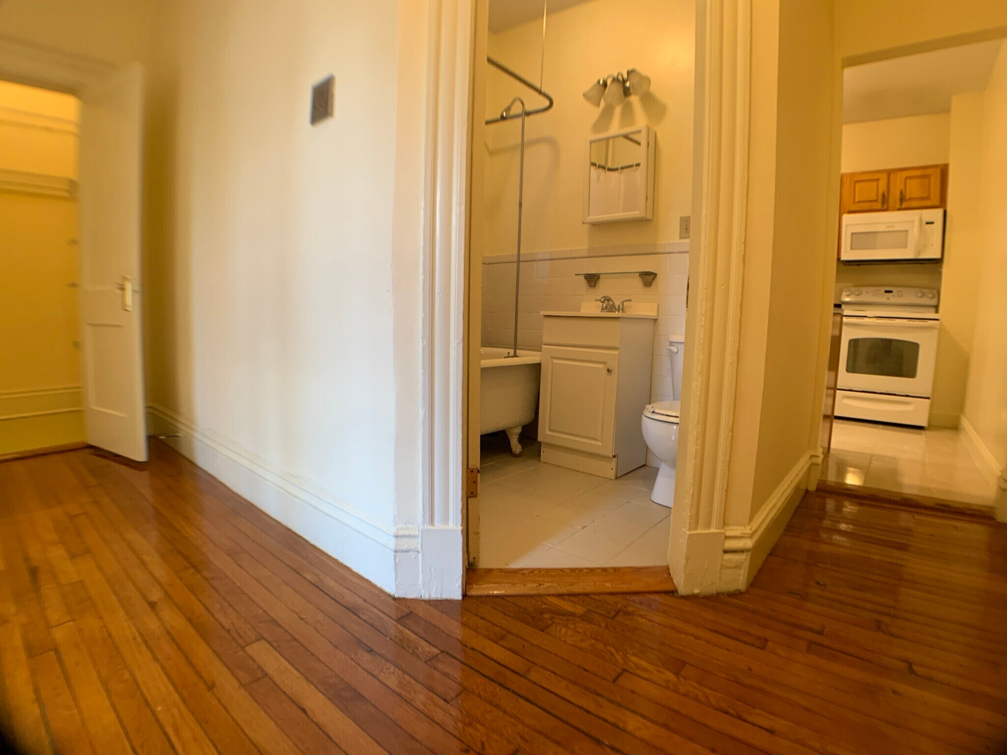 Building Photo - 100 Queensberry St