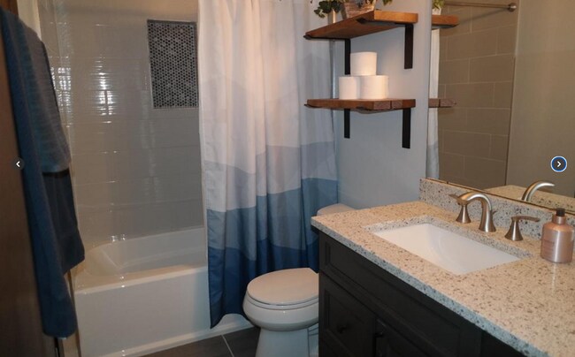 Main Floor Bathroom - 14639 Hampshire Pl