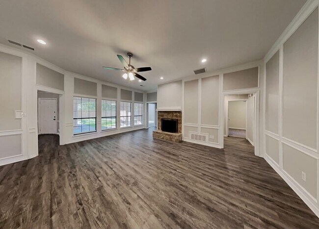 Building Photo - 614 Arbor Creek Dr