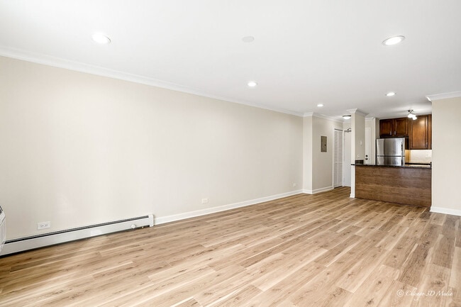 Building Photo - 3900 N Pine Grove Ave