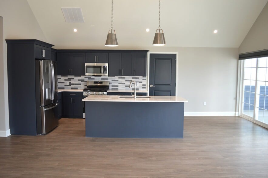 Building Photo - 100 S Washington St