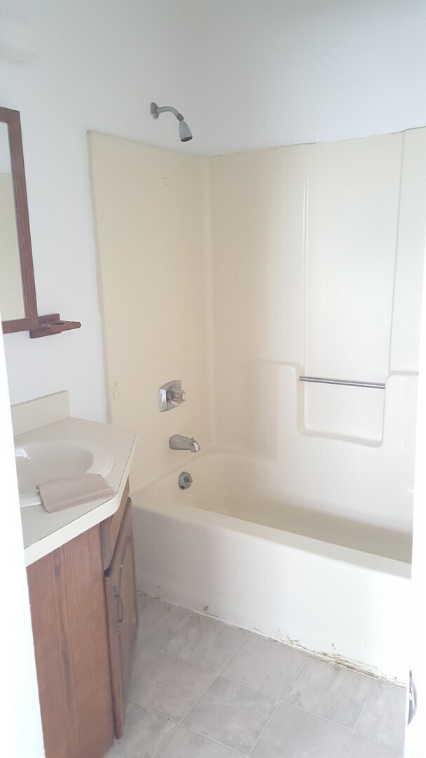 Building Photo - 431 County St