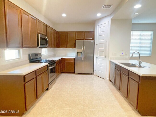 Building Photo - 2239 W Donner Dr