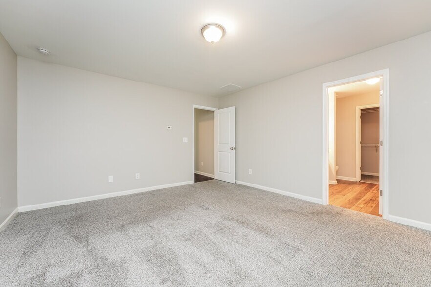 Building Photo - 4110 Dale Dr SE