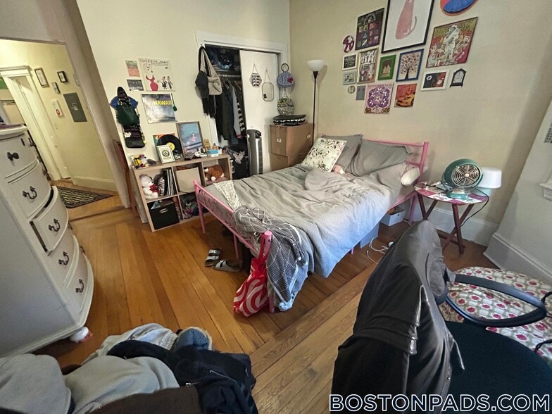 Building Photo - 463 Park Dr