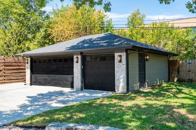 Building Photo - 6331 Linden Ln