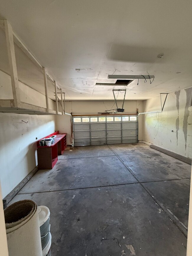 Building Photo - 20942 White Rock Dr