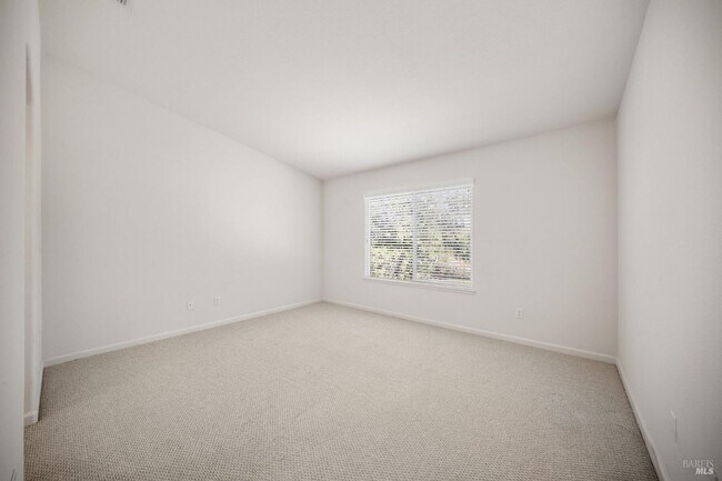 Building Photo - 332 Watson Hollow Dr