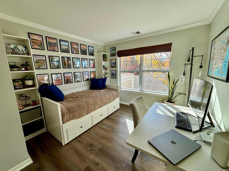 Building Photo - 34 Schoolhouse Dr