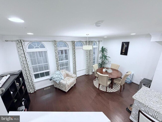 Building Photo - 7232 Barrberry Ln