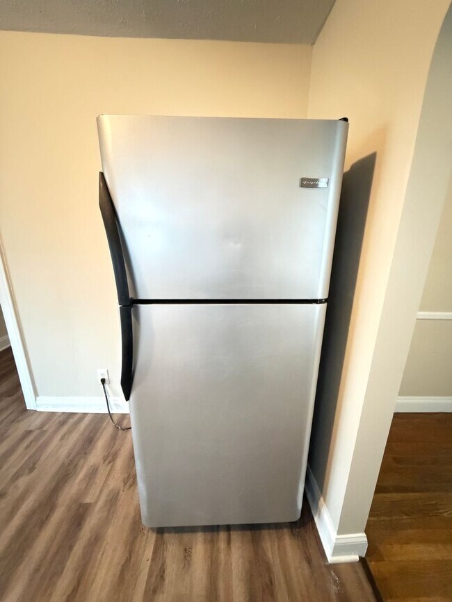 Building Photo - 825 Parkway Dr