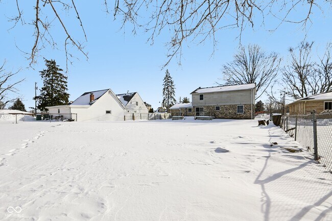 Building Photo - 218 W Main St