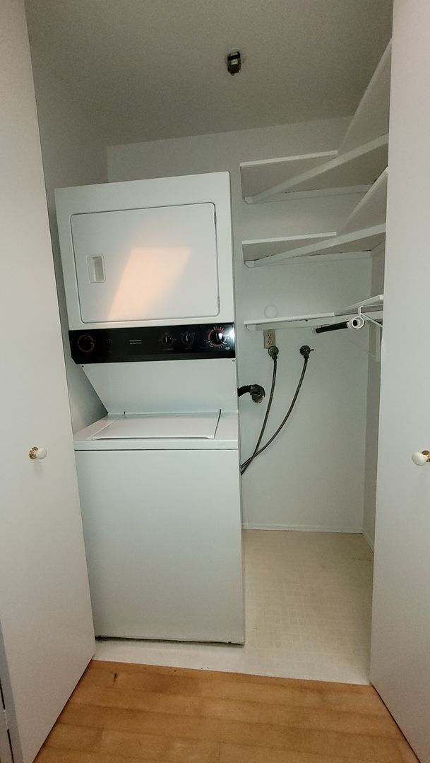 Building Photo - Friars Village - close to USD and Fashion Valley